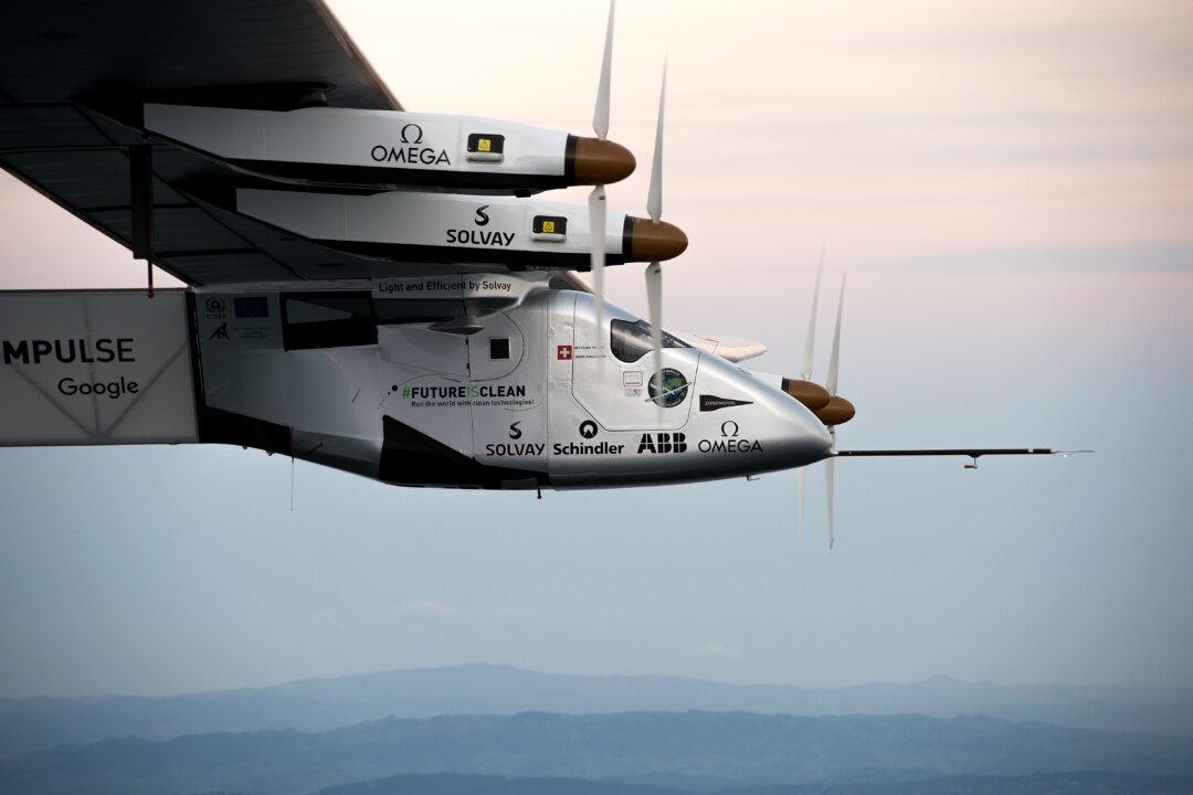 Solar-Powered Plane Completes Journey Across Pacific Ocean (+Photos)