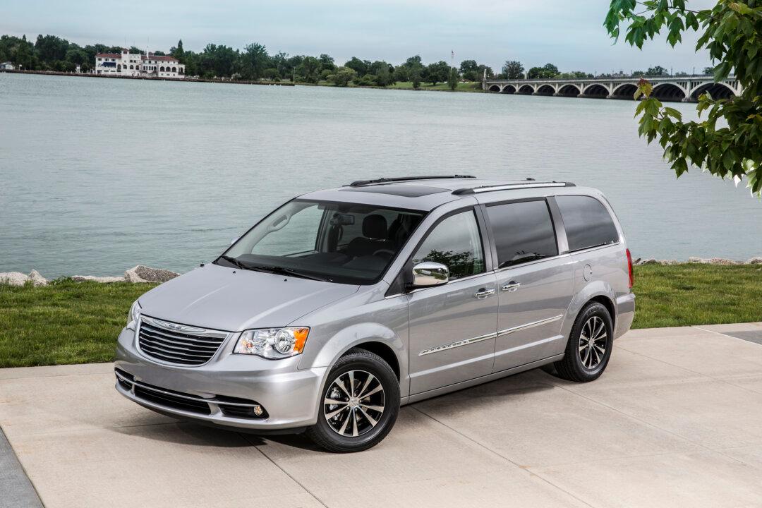 2016 Chrysler Town & Country Touring: Your Home Away from Home
