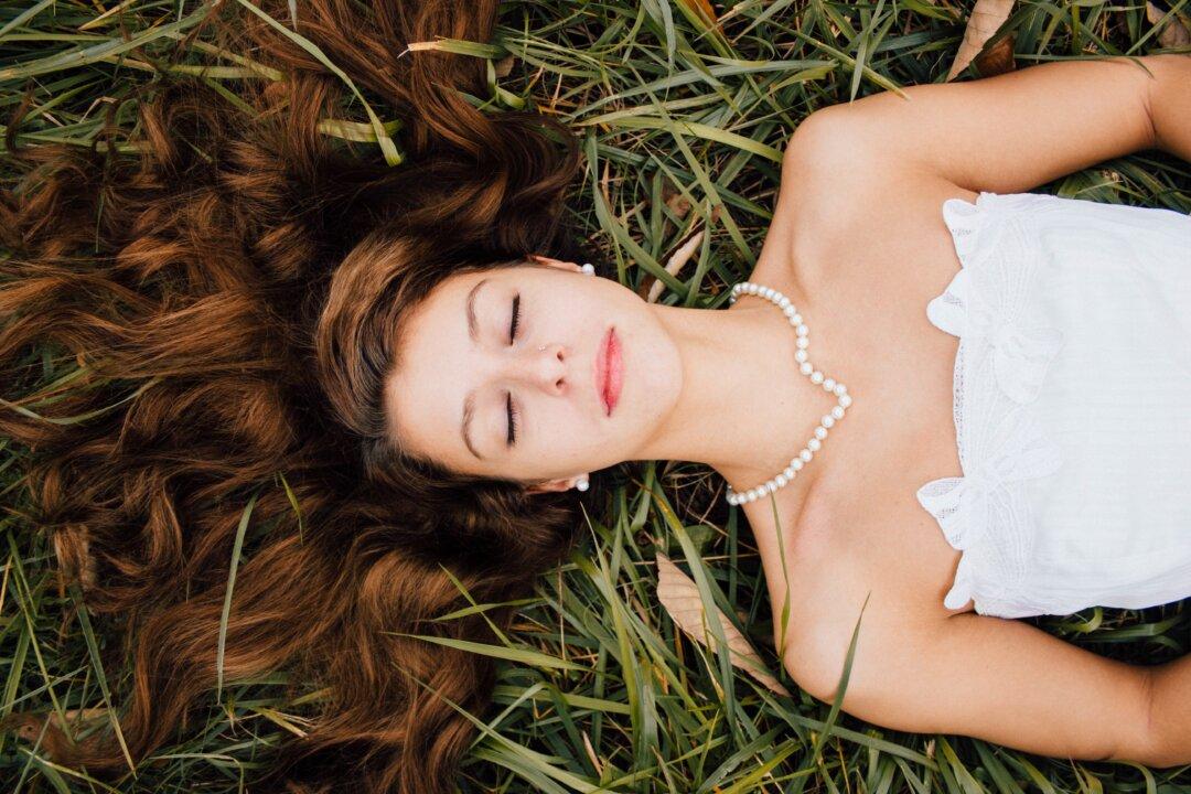 Color Your Hair the Natural Way With These 4 DIY Recipes