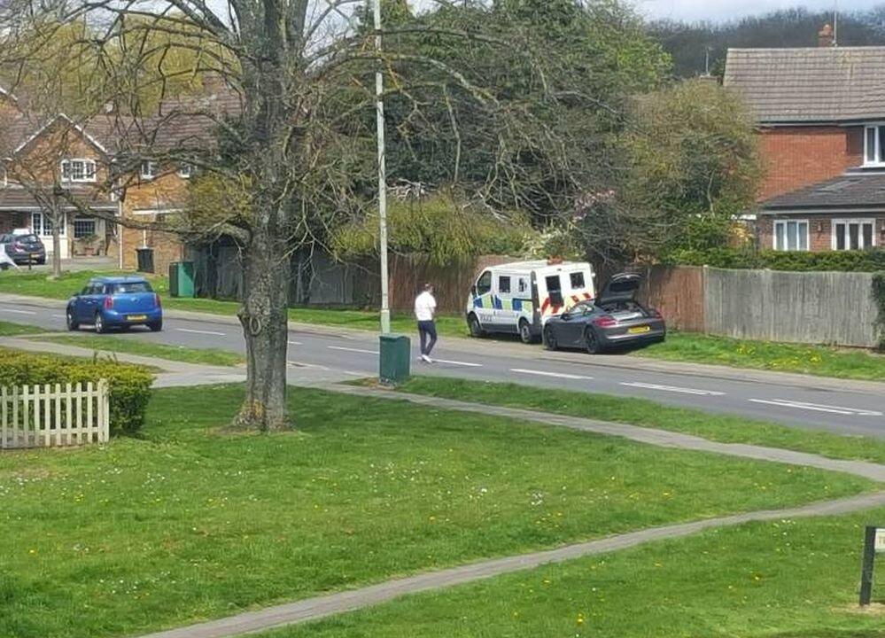 Man Blocks Police Speed Camera by Lifting His Car Trunk, Walks to the Pub