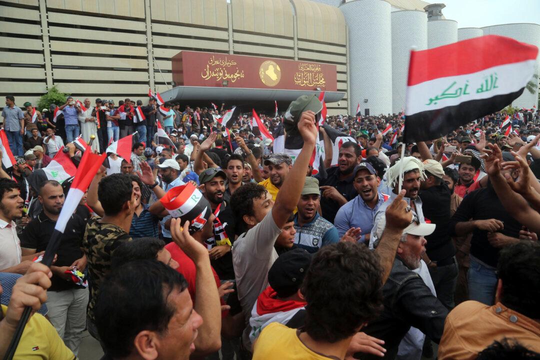 Iraqi Protesters Pour Into Green Zone, Storm Parliament