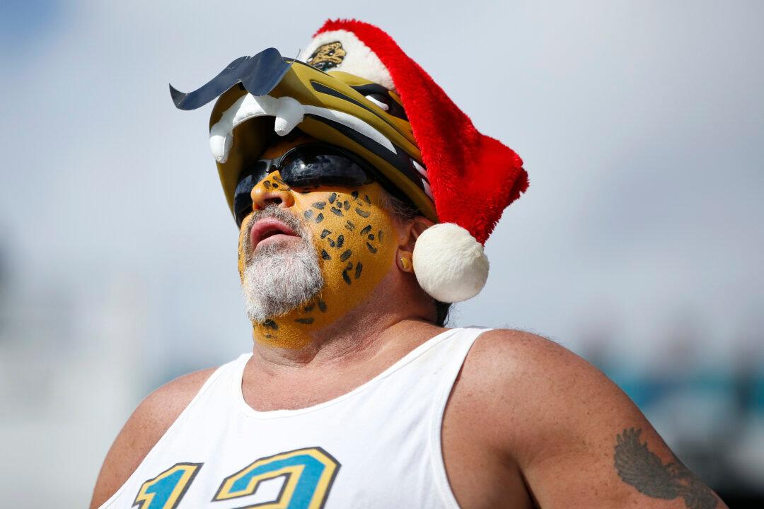 Jacksonville Jaguars: Fan Discusses Beach House When Asked About Team’s Draft in News Interview