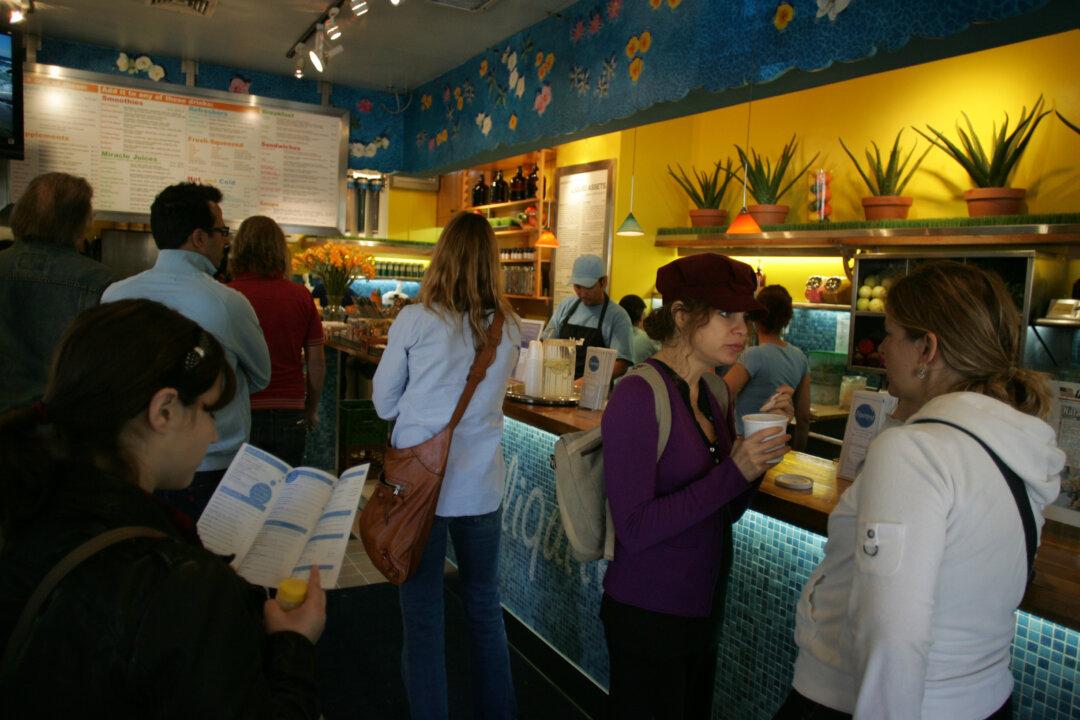 Millennials Ditch Alcohol for Green Juice, Booze-Free Bars and Sober Raves