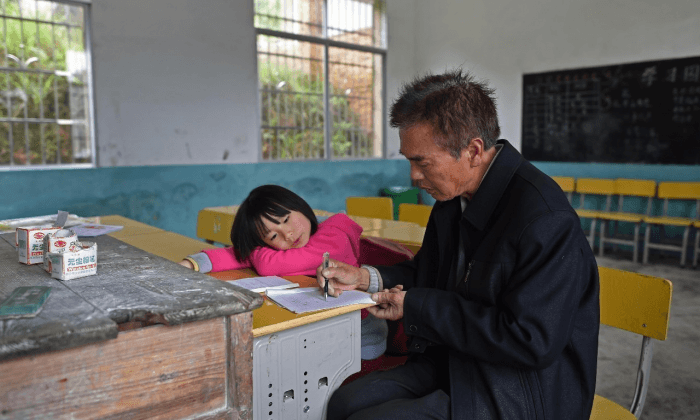 This Rural Chinese Girl Is the Last 2nd Grader in Her Entire School