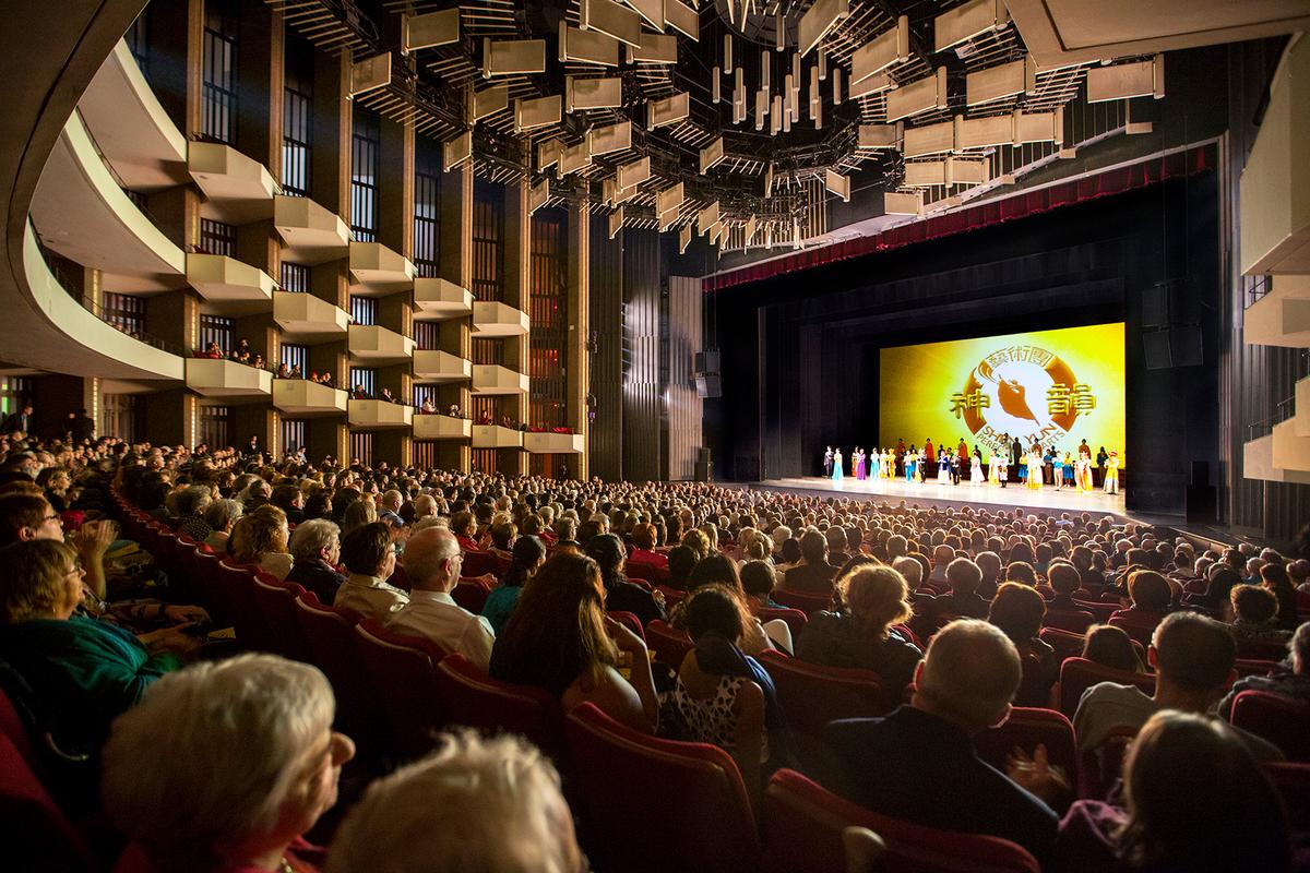 ‘I’ve never seen anything so well done in my life,’ Ottawa Writer Says of Shen Yun