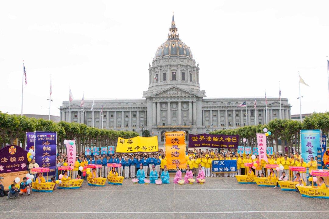 Parade Celebrates World Falun Dafa Day in San Francisco