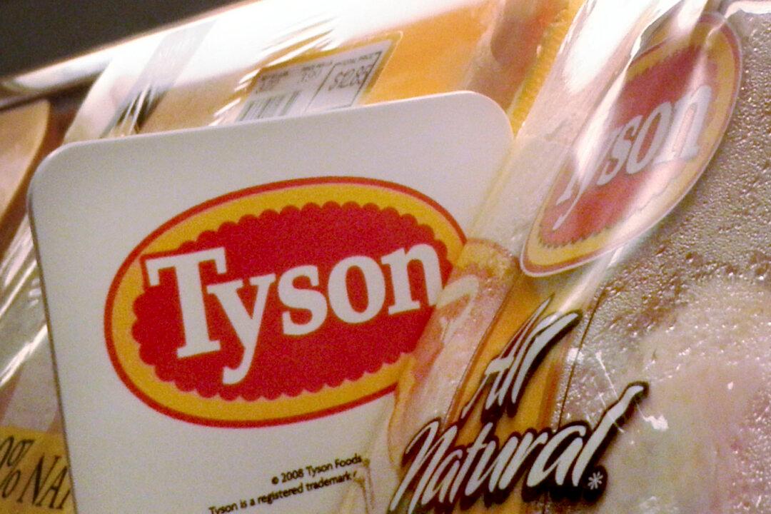 Report: Workers in Poultry Industry Denied Bathroom Breaks, Have to Wear Diapers