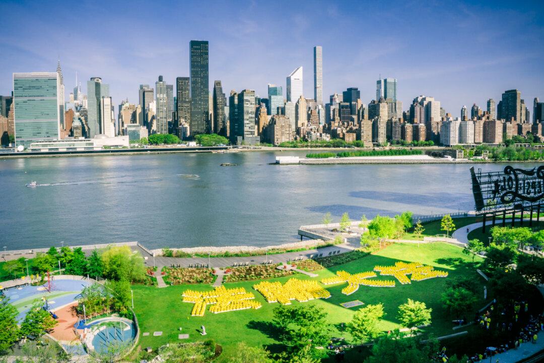 Why a Thousand People in Bright Yellow Shirts Formed Four Chinese Characters in a New York City Park