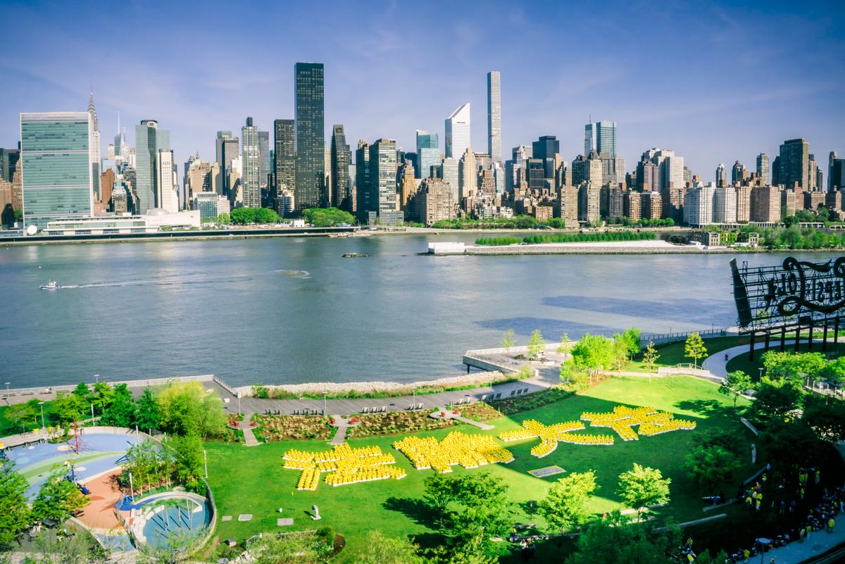 Why a Thousand People in Bright Yellow Shirts Formed Four Chinese Characters in a New York City Park
