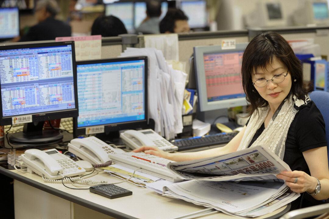 Chinese Currency Moves Signals Trouble Ahead