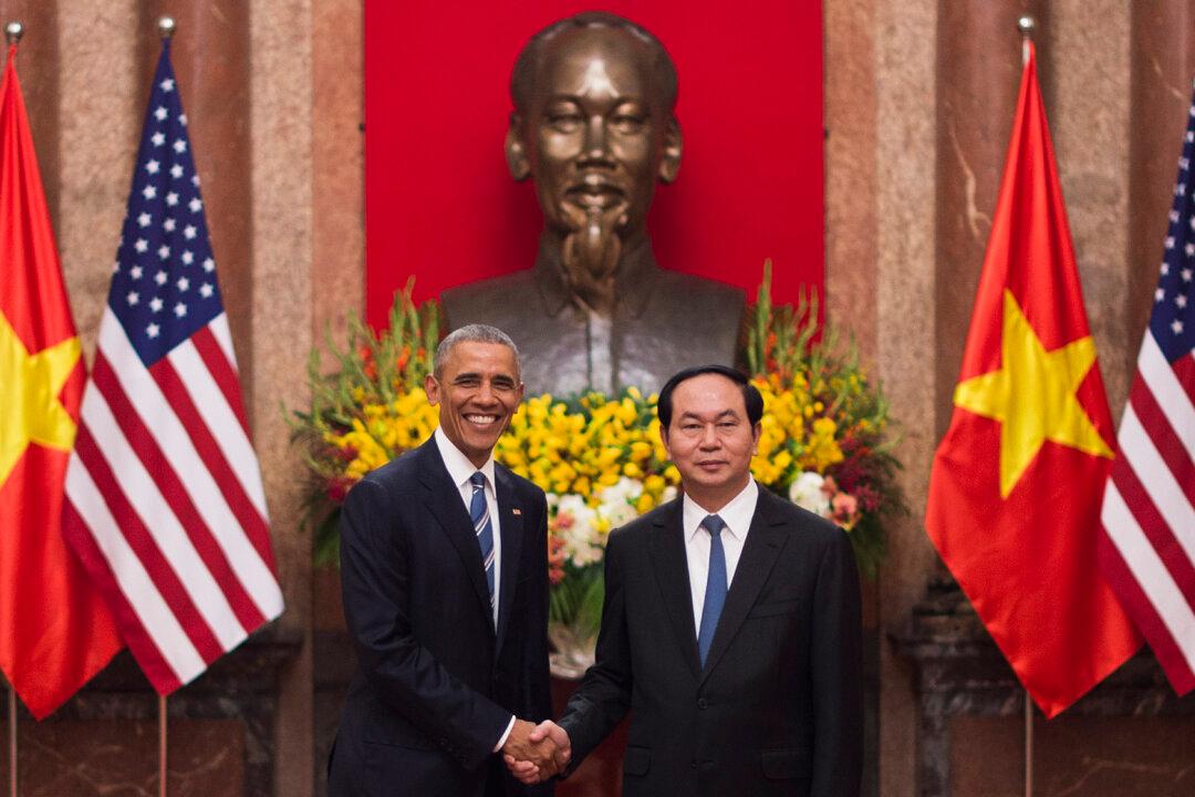 With Eye on China, Obama Strengthens Ties With Vietnam