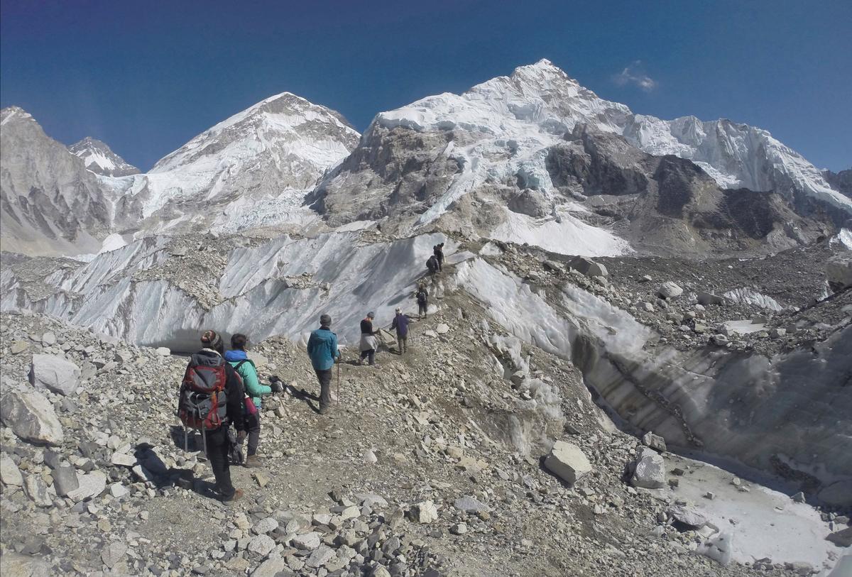 Australian Man Dies Descending Mt Everest on Charity Climb