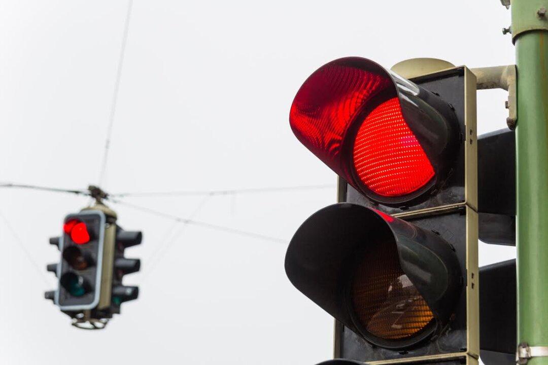6-Year-Old Boy Calls 911 on Dad for Driving Through a Red Light