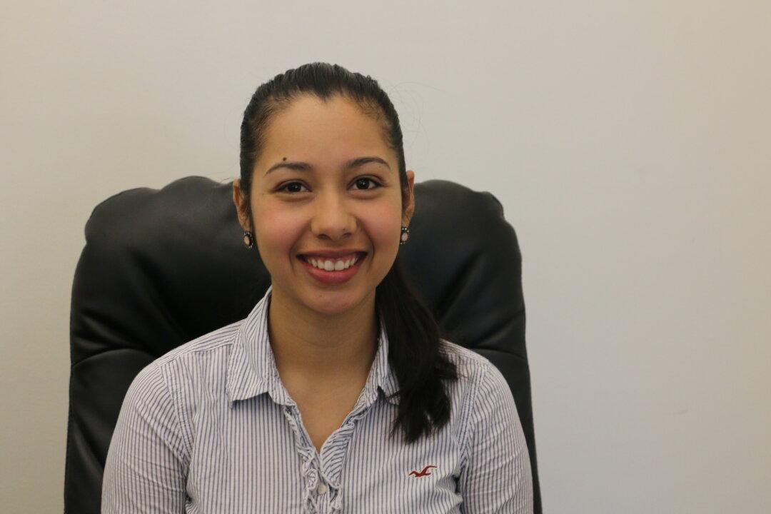 Founder of Scholarship App Brings Hope to Undocumented Students