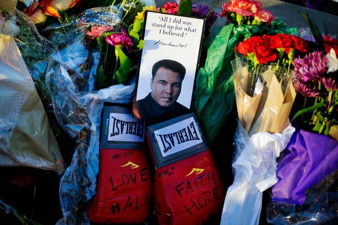 Muhammad Ali’s Heart Kept Beating After His Body Shut Down, Daughter Says