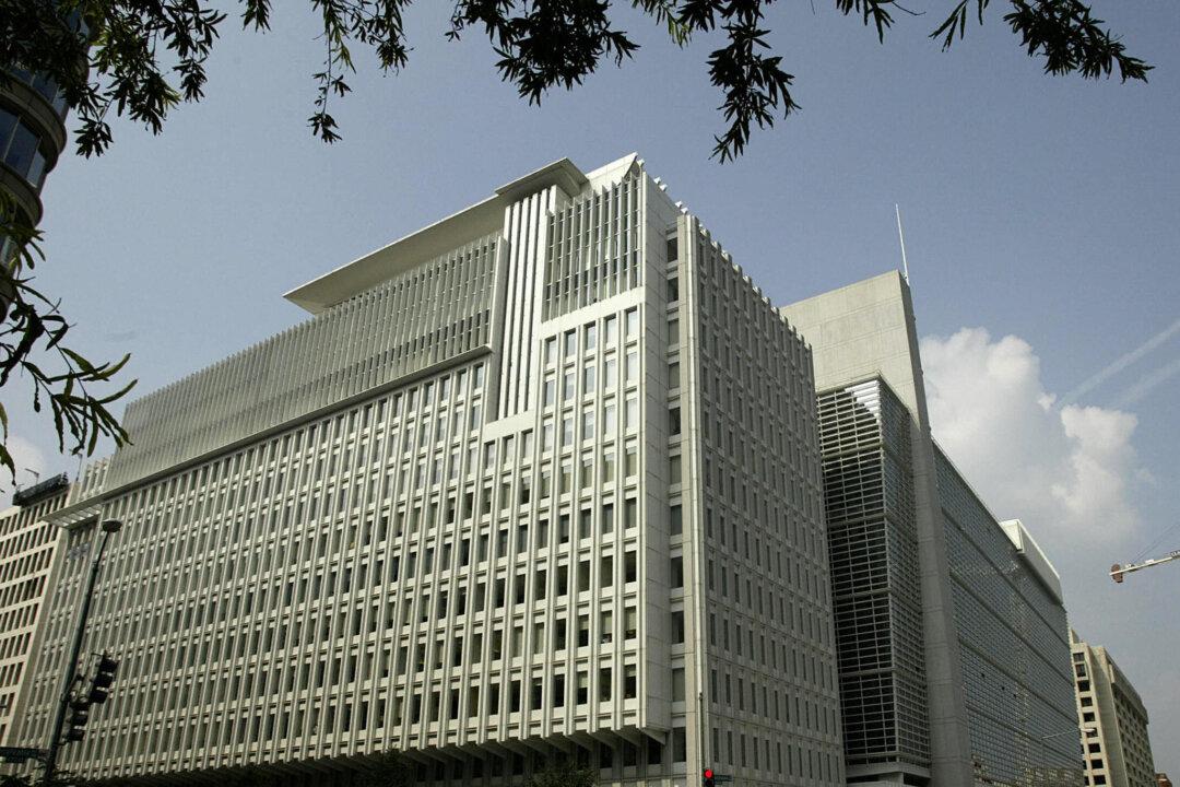 World Bank Urges China to Open Tech Industries