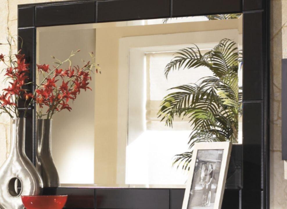 Girl Who Died Of Cancer Wrote Down Secret Message Behind Her Mirror