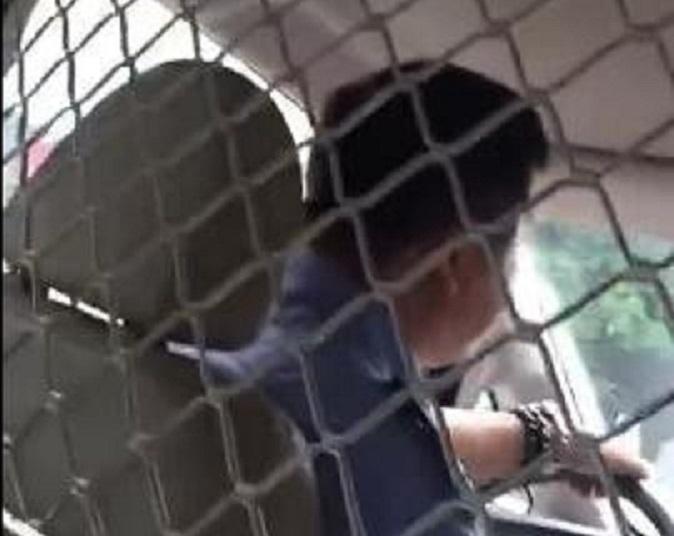 Chinese Policeman Forces Two Girls into Patrol Car, Tells Them They‘ll ’Enjoy' Being Locked Up With Criminals and HIV-Positives