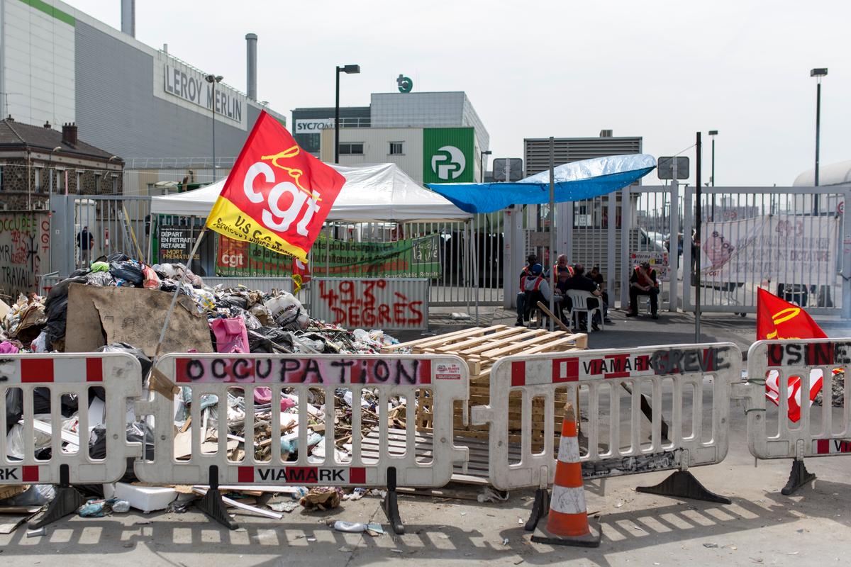 Air France Pilots Join Embarrassing Train, Garbage Strikes