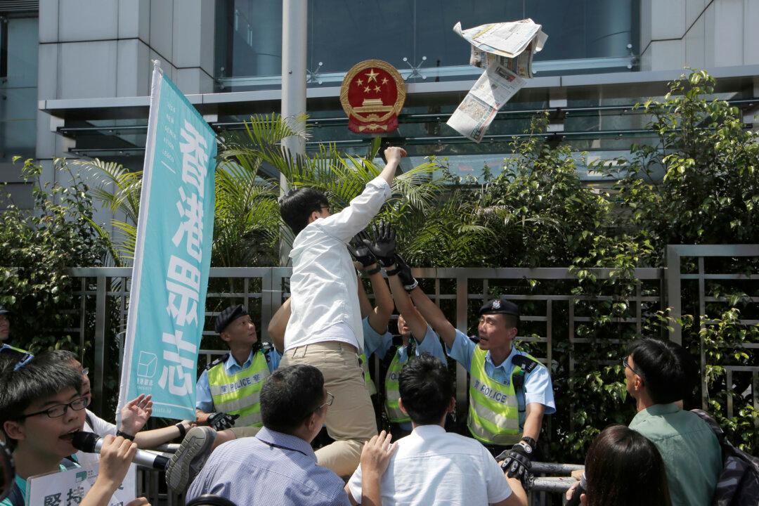Hong Kong Bookseller’s Revelations Deepen Rift With Beijing