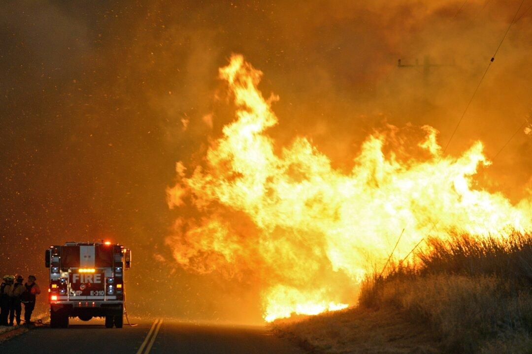 Firefighters Battle California Brushfire as Heatwave Looms