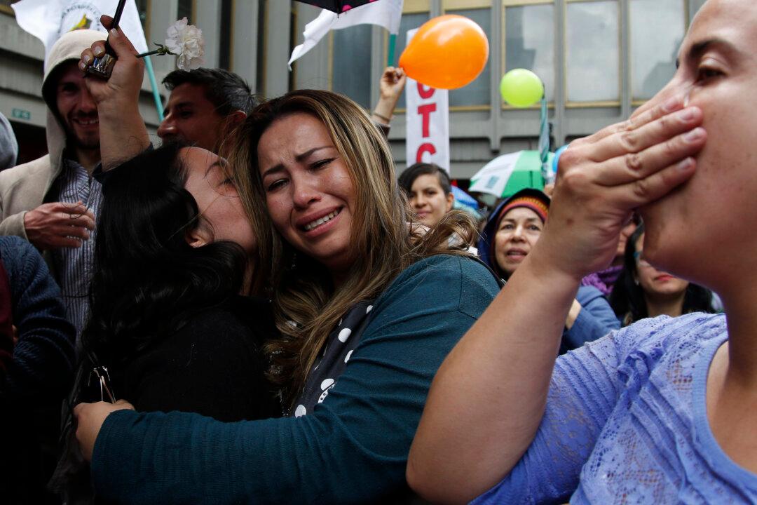 Colombians Cheer Deal Putting Them on Verge of Peace Accord