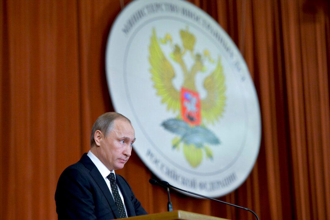 Putin Issues Decree to Lift Ban on Tourism to Turkey