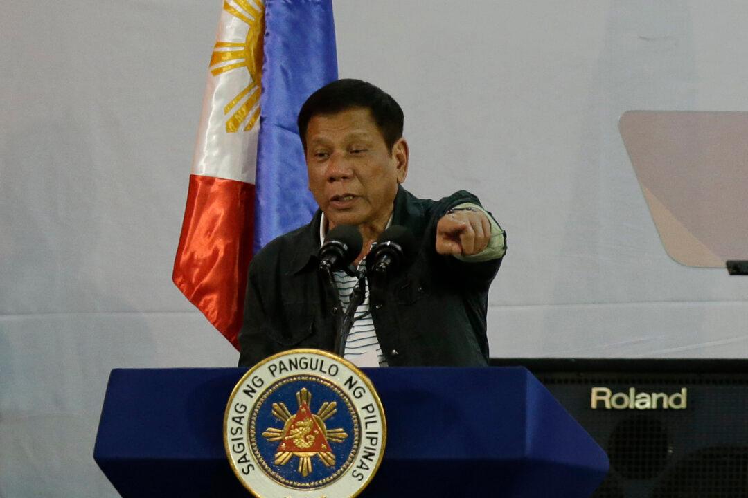 Philippine President Accuses 5 Police Generals of Drug Links
