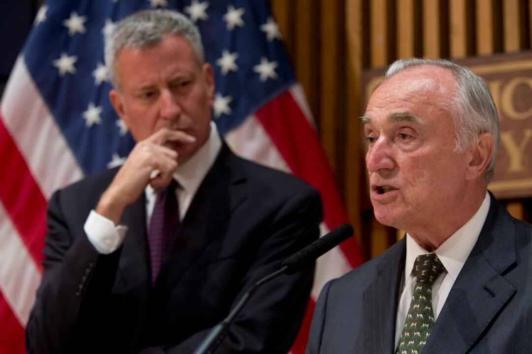 Bill Bratton Says He Won’t Remain NYPD Commissioner Past 2017