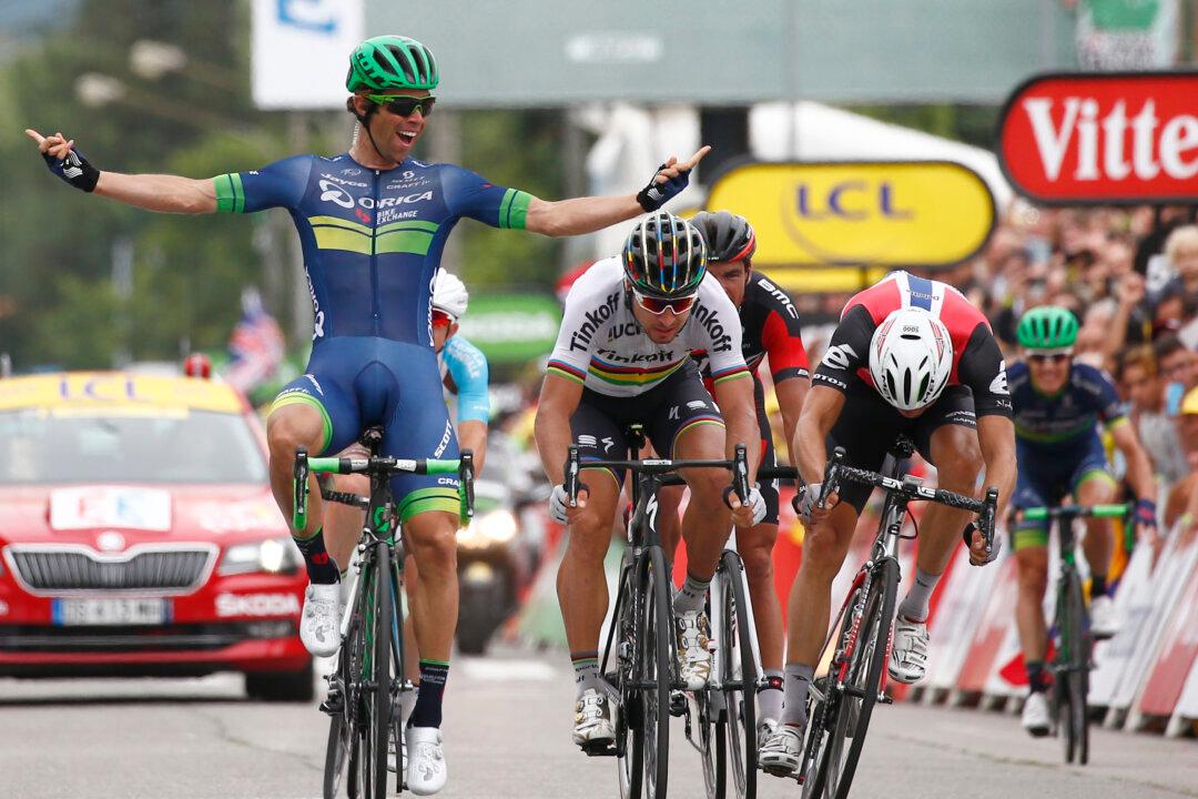 Orica’s Michael Matthews Outsprints Peter Sagan to Win Tour de France Stage Ten