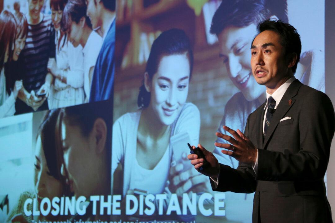 Japanese Messaging App Line Shares Surge in Debut in Tokyo