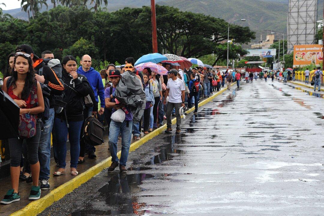 123,000 Venezuelans Cross Into Colombia to Hunt for Food and Medicine