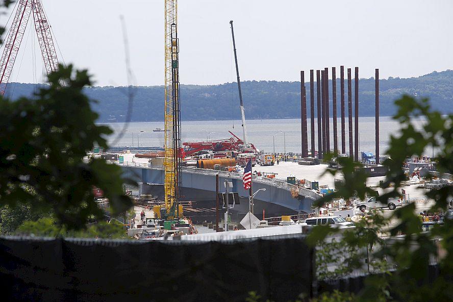Crane Collapses on NY’s Tappan Zee Bridge