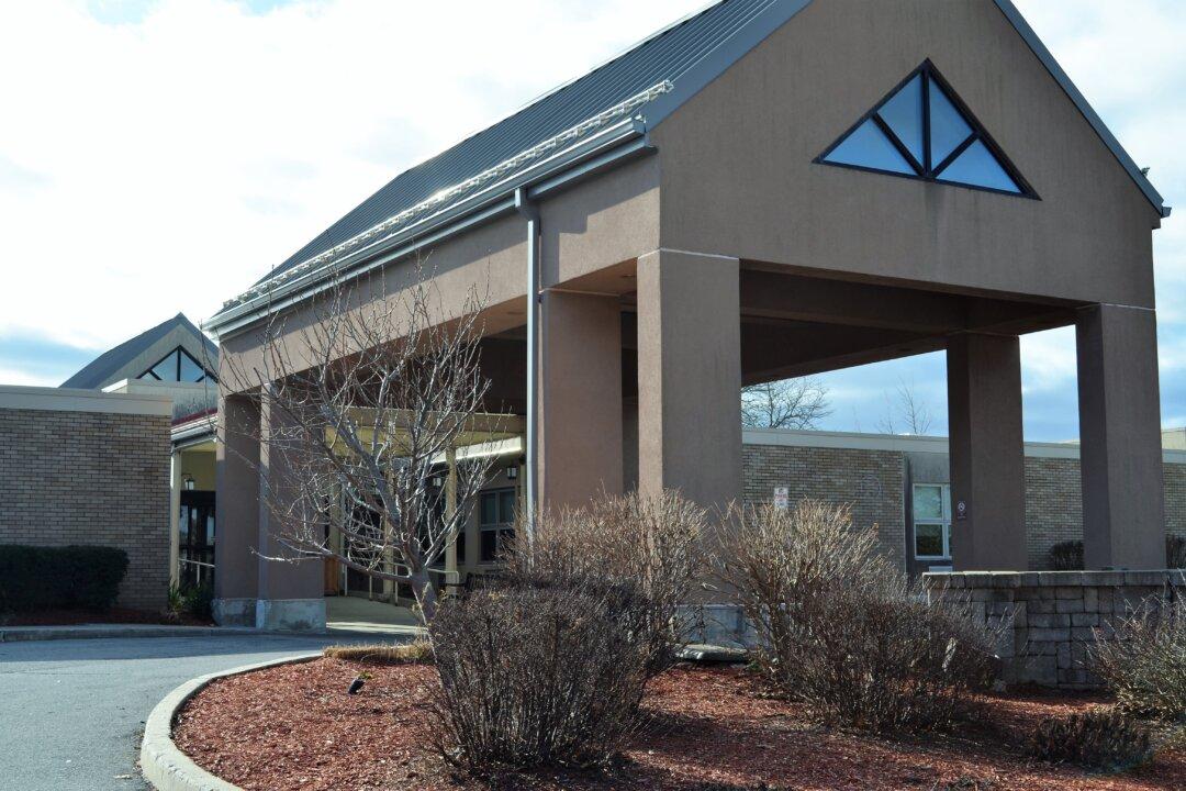 Nursing Home Worker Posts Photo of Woman’s Hands, It Goes Viral