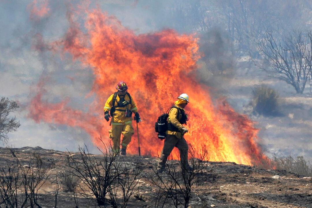 Hot, Hard Days Ahead for Firefighters on California Blaze