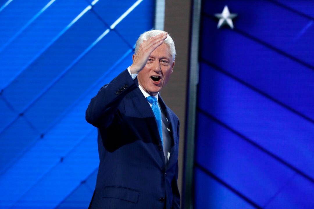 Bill Clinton Congratulates Trump Following Victory