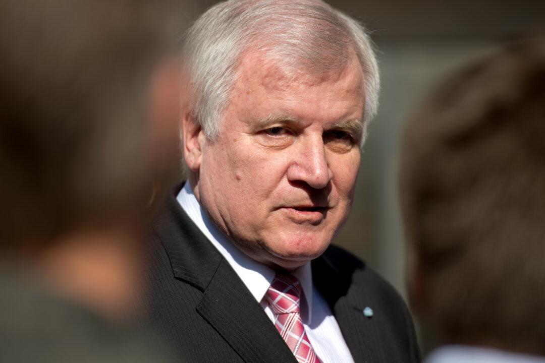 Bavaria Governor Criticizes Merkel’s ‘We Will Manage’ Mantra