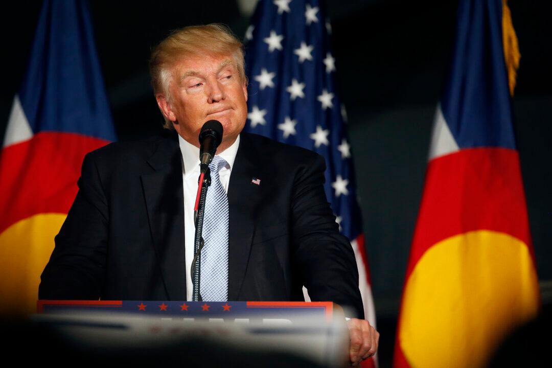 Trump Again Defends Criticism of Parents of Muslim Soldier