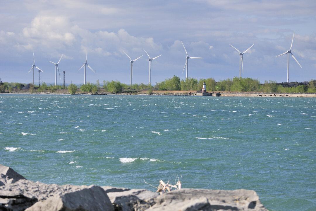 142,600 Gallons of Sewage Spills Into Lake Erie Near Cleveland, Agency Says