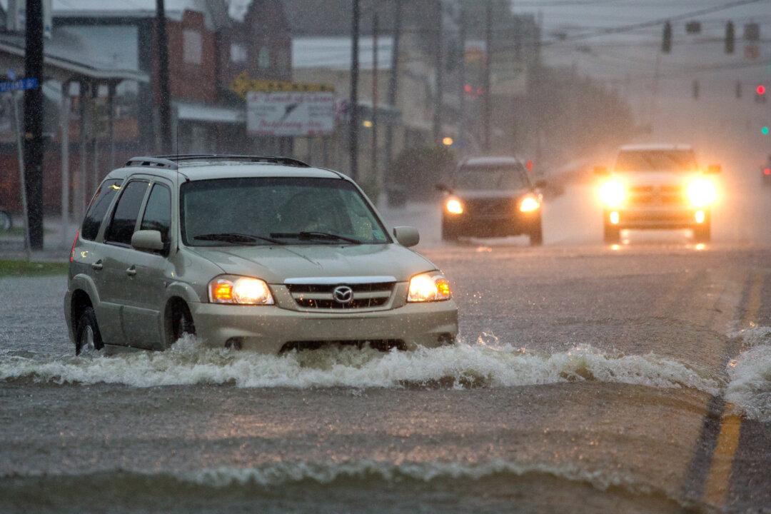 More Than 1K Rescued in Louisiana Floods; 2 Dead