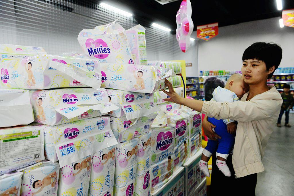 Wary of Local Shortcomings, Chinese Parents Look to Japan for Diapers