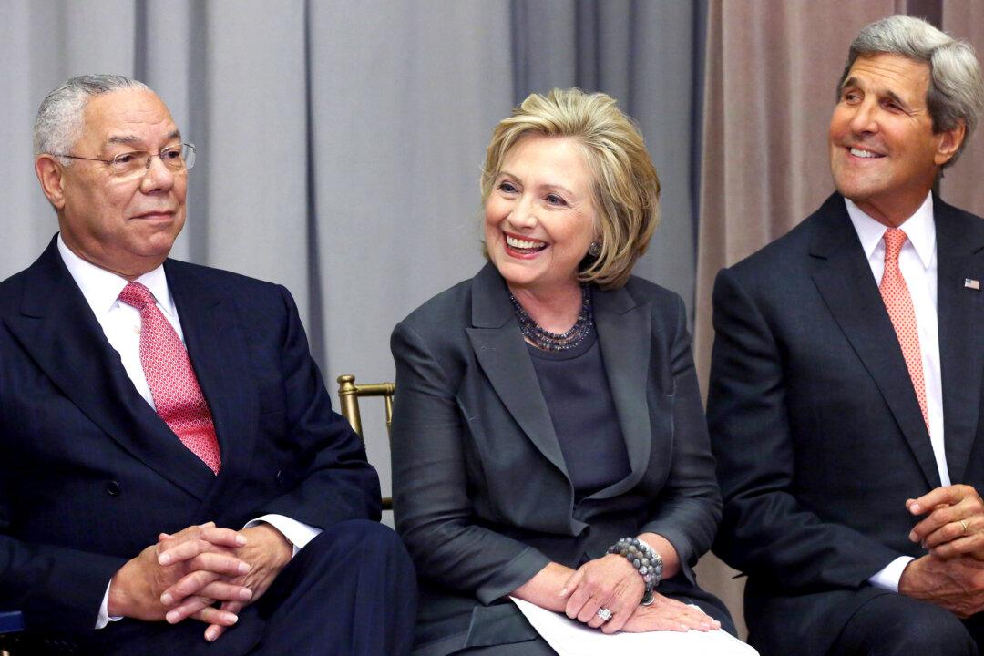 Colin Powell Says He Has No Recollection of Dinner Conversation With Hillary Clinton