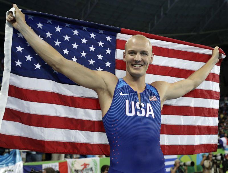 Rio 2016: American Pole Vaulter Stands at Attention During National Anthem