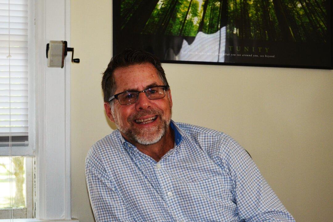Employment Specialist Gives Method For Breaking Through Job Hunting Barriers