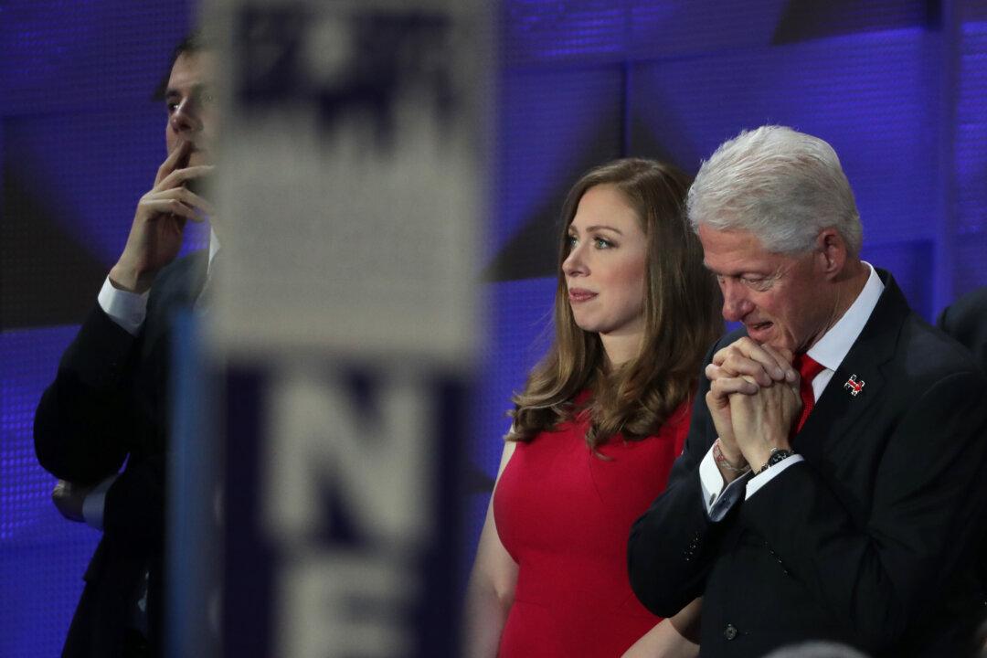 Hillary and Bill Clinton Defend Clinton Foundation, Chelsea Clinton to Stay on Foundation Board