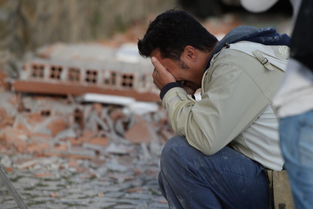 Grief Erupts in Italy as Nation Honors, Buries Quake Dead