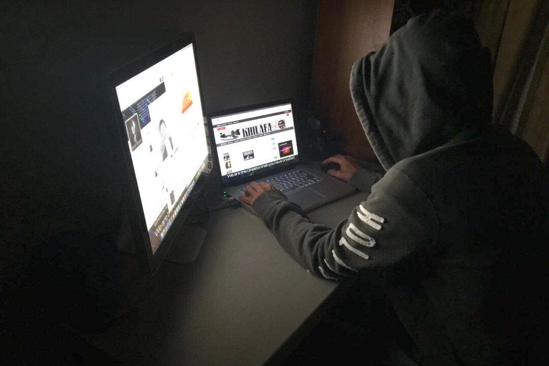 Hacker Leaks Hundreds of IP Addresses, Phonebooks of ISIS Recruiters