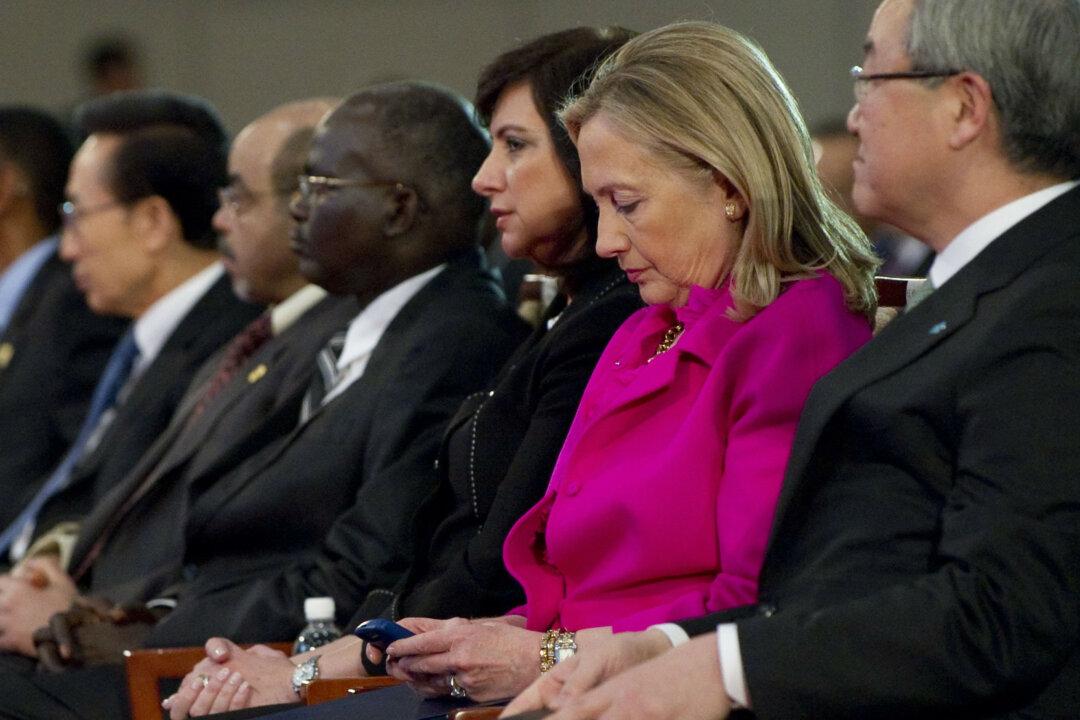 FBI Releases Documents on Clinton Email Investigation: 7 Things to Know