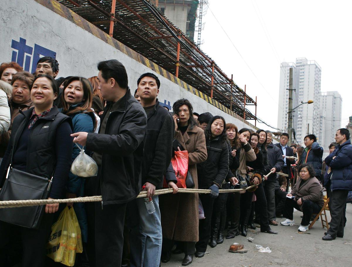 Divorce Rate Surges in Shanghai as Couples Rush for Houses