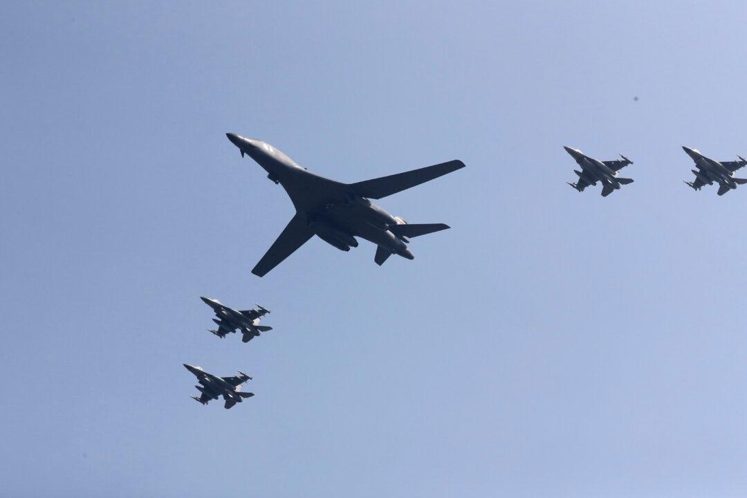 US Flies Bombers Over S.Korea in Show of Force Against North